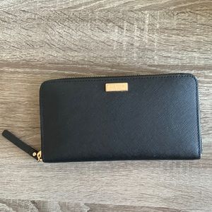 Kate Spade Black Wallet - Very good condition. No wears or tears